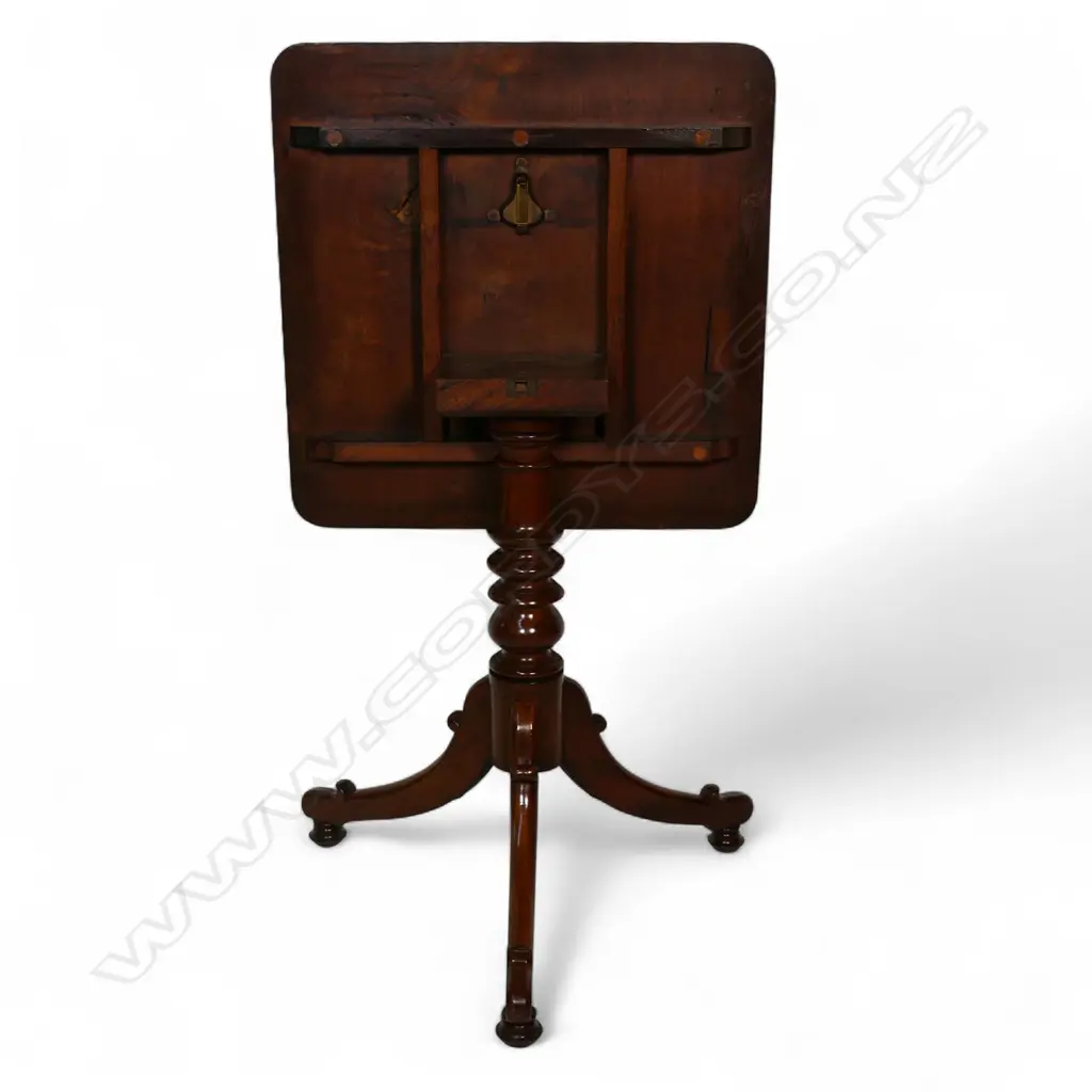 A French c.1815 flame mahogany tripod table, Image 1++